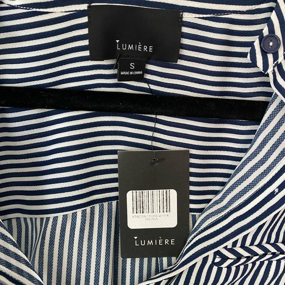 NWOT Navy & White Lumiere Button Up Blouse Size Small - Picture 2 of 5
